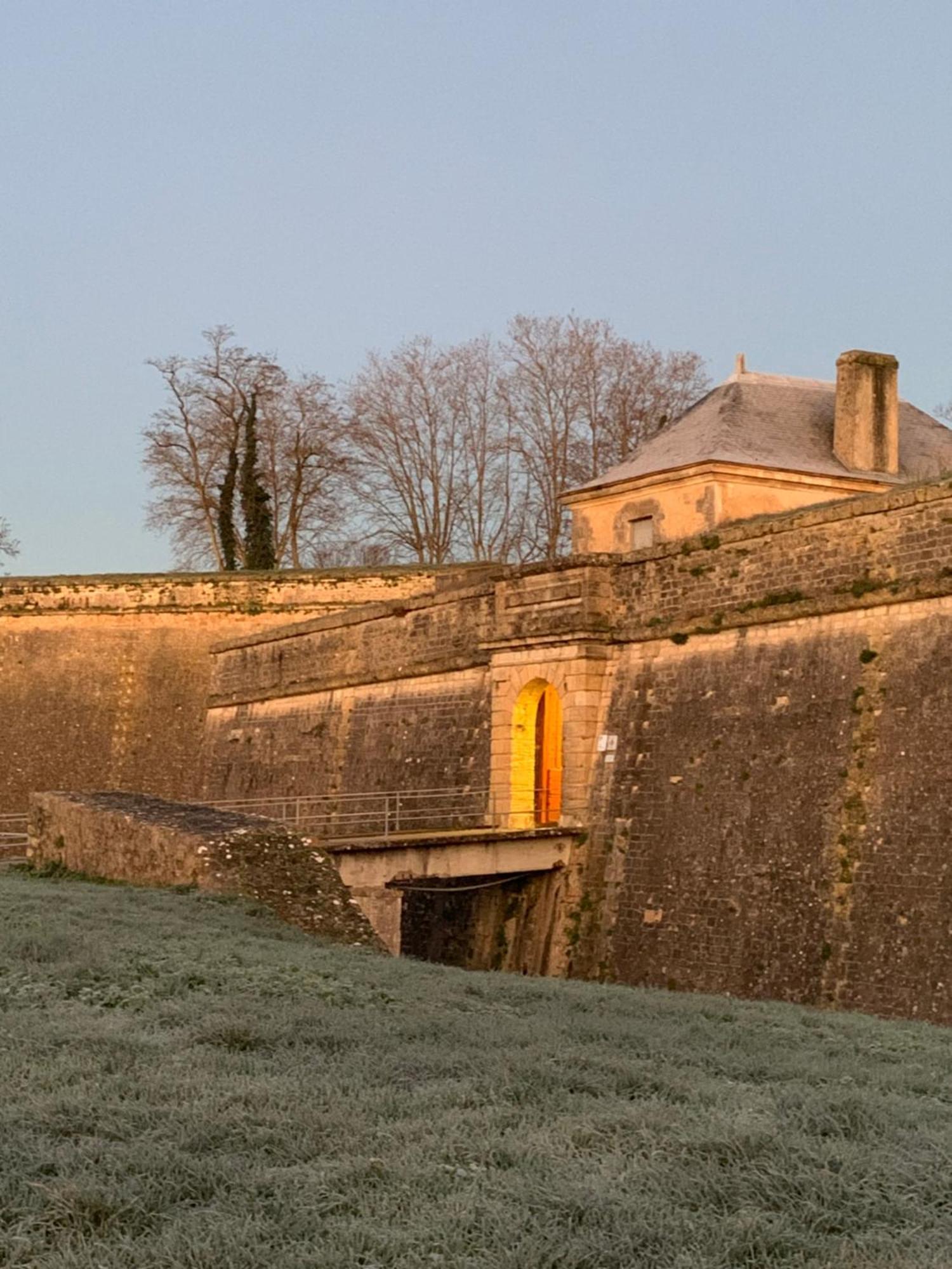 Auberge Du Porche Blaye Exteriör bild